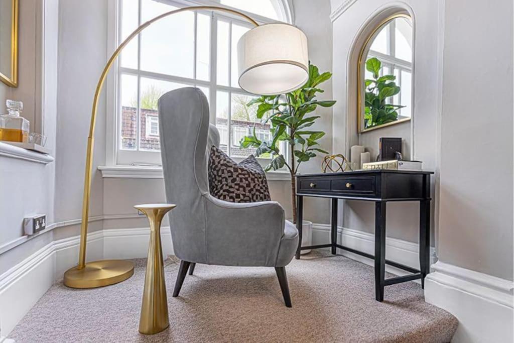 לונדון Stylish Hyde Park Home By Tube Stations With Elevator מראה חיצוני תמונה